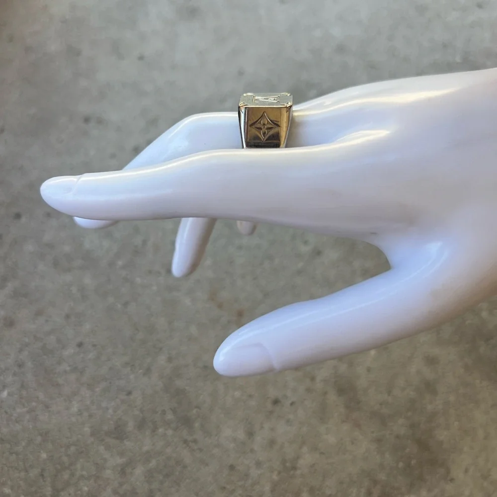 Louis Vuitton Monogram Signed Silver Tone Ring M62487 Ring Men’s M Sz 9 QUALITY - Picture 14 of 15